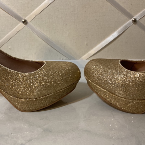 Glittery (s8.5M) Light Yellow Gold Heels - Picture 6 of 7
